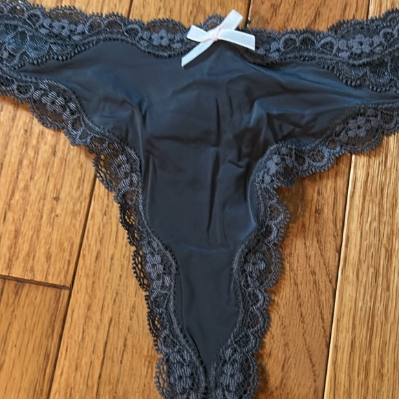 Victoria Secret Thongs - Picture 3 of 8